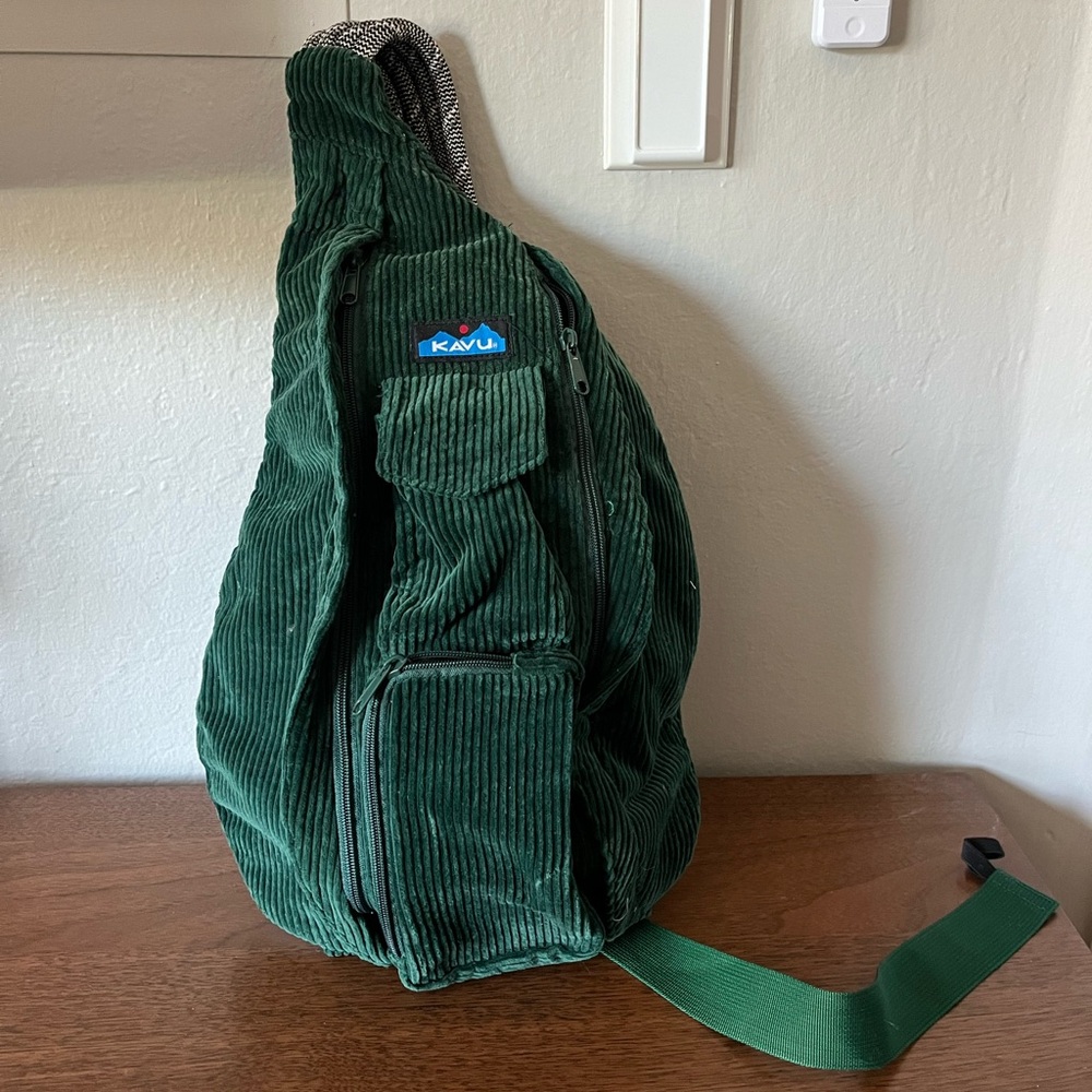 Free People x Kavu Rope Sling Bag – Forest Green Corduroy